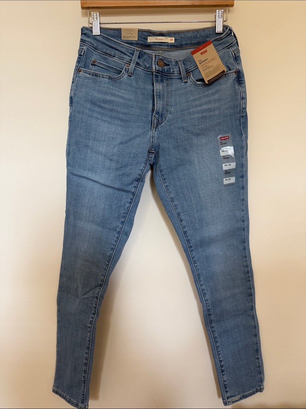 Levi's Women's Light Wash 711Skinny Jeans
